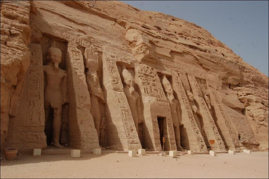 <i><b>Abu Simbel-031</b></i>